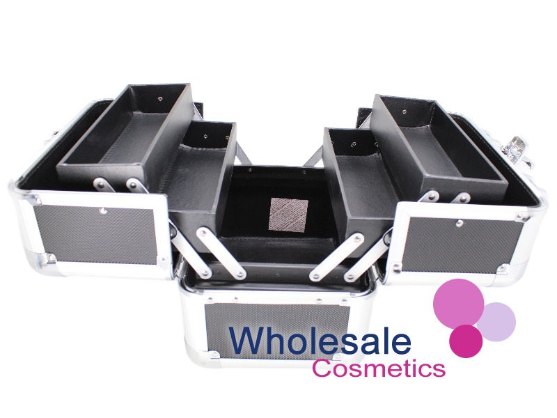 1 x NYX Professional Makeup Artist Train Case - BEGINNER